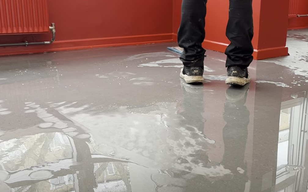 Gulvet neutraliseres