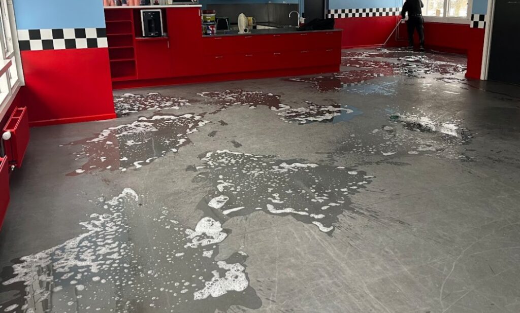 Professionel rengøring af linoleumsgulv