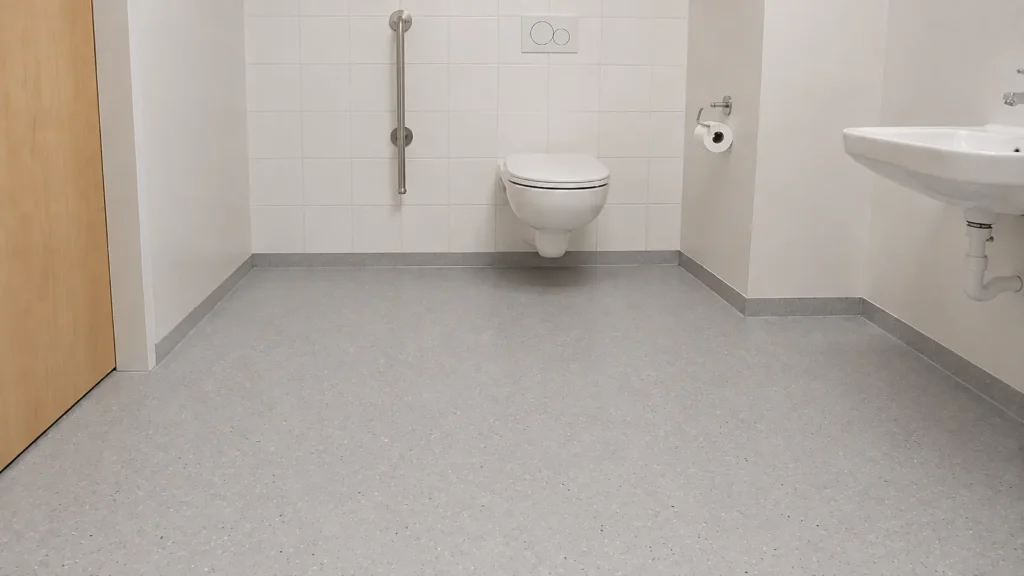 Toilet lugter af urin