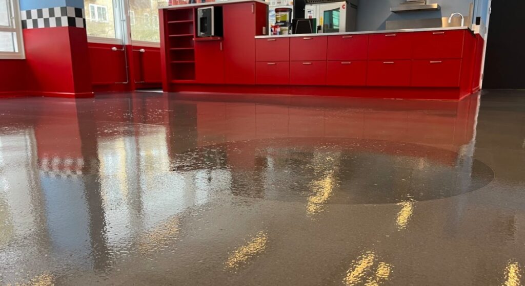 linoleumsgulv efter rengøring og PUR