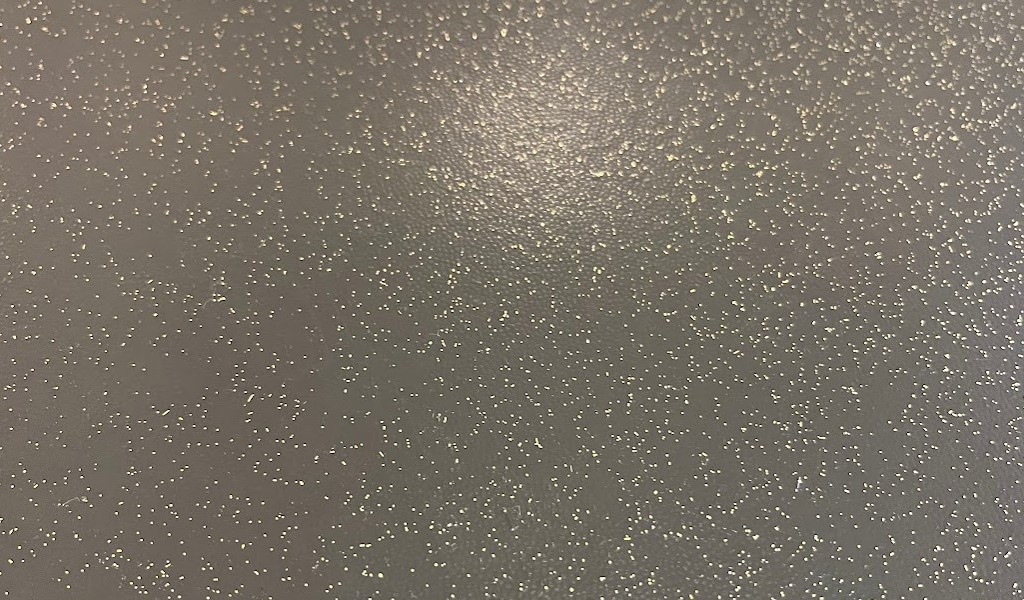 Antracitgråt gulv med glimmer