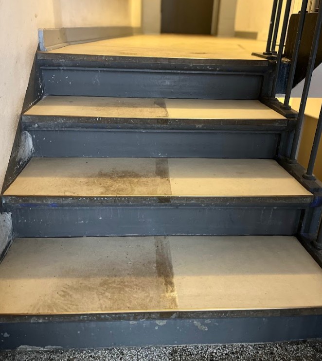 Det oprindelige linoleum kommer frem