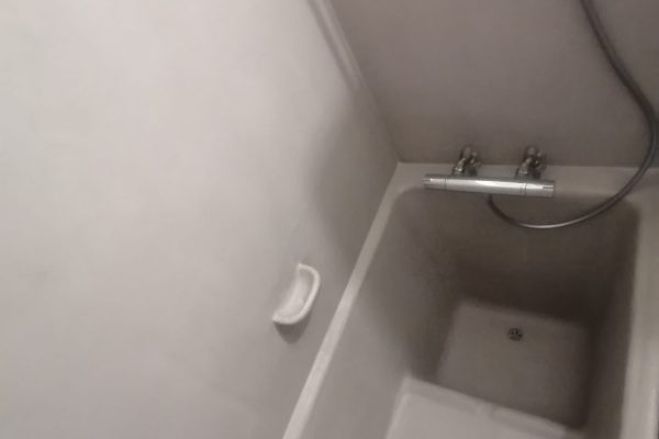 Badekar og håndvask kan få en overfladebehandling med microcement